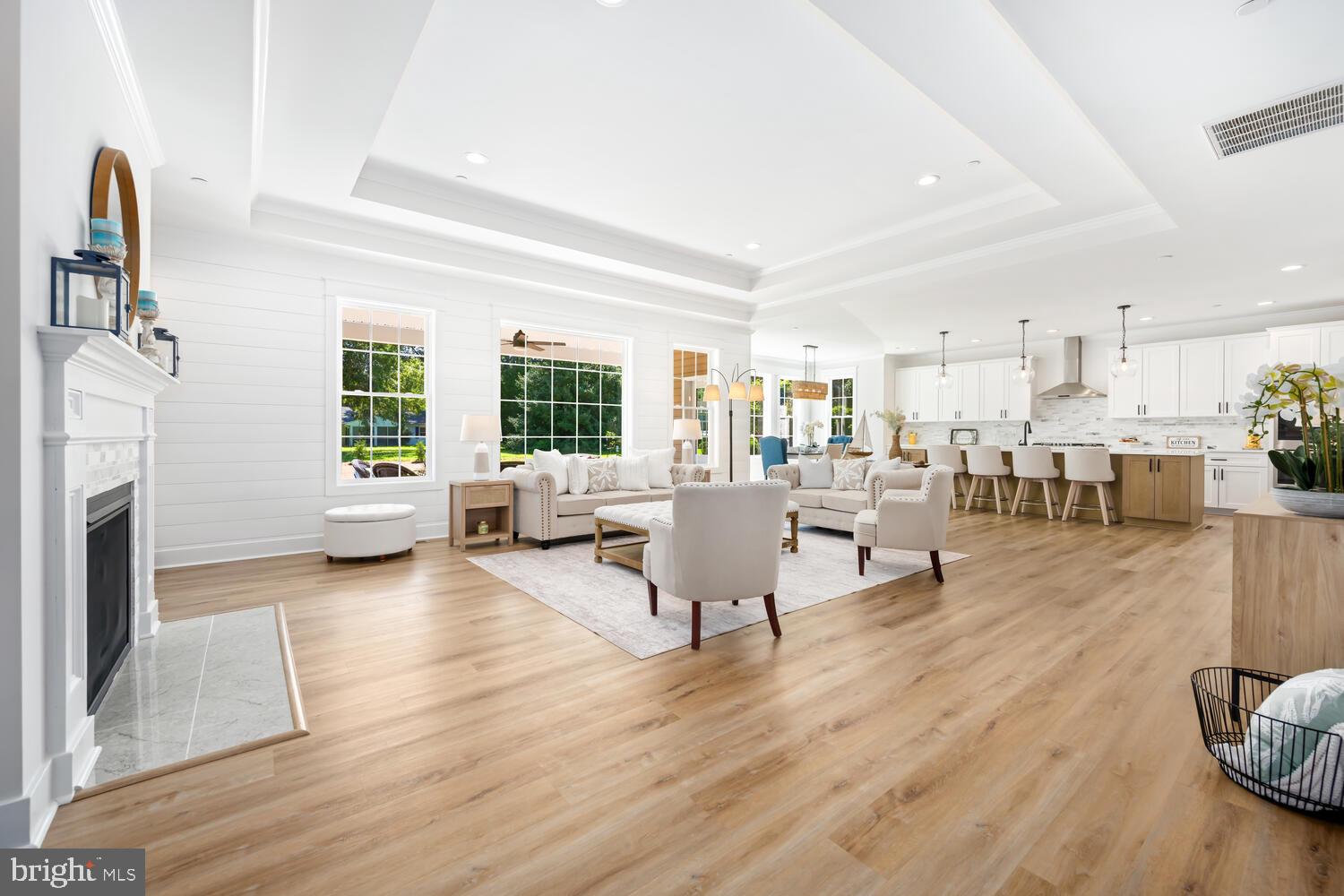 323 Queen Anne Club Dr