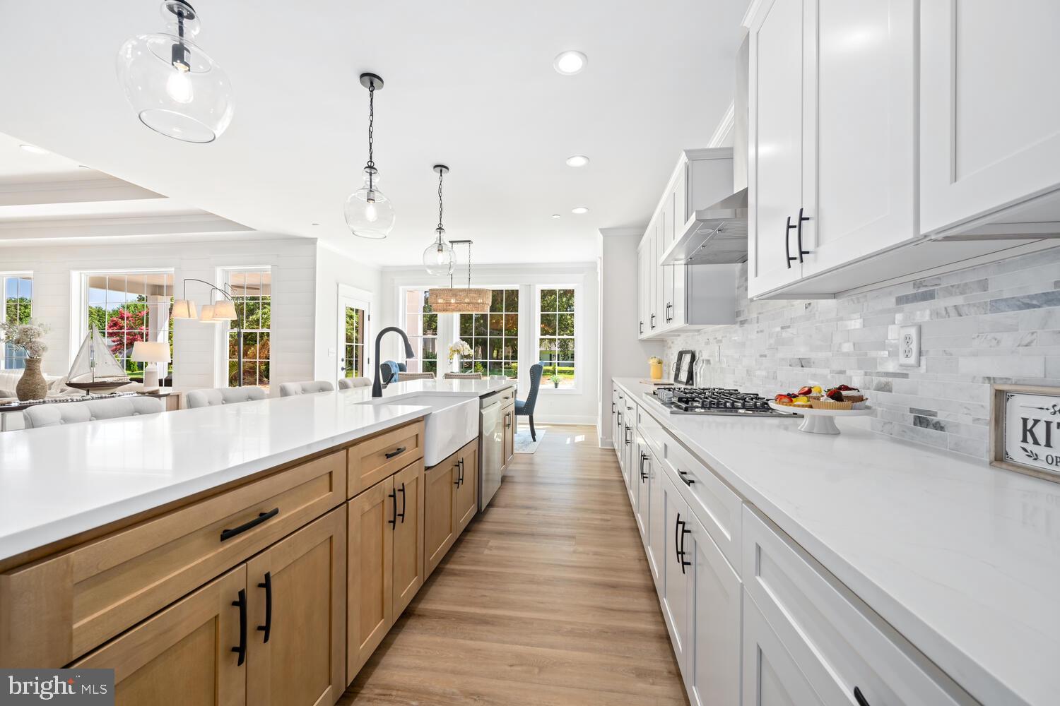 323 Queen Anne Club Dr