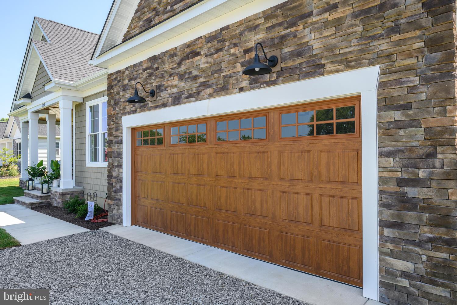 323 Queen Anne Club Dr