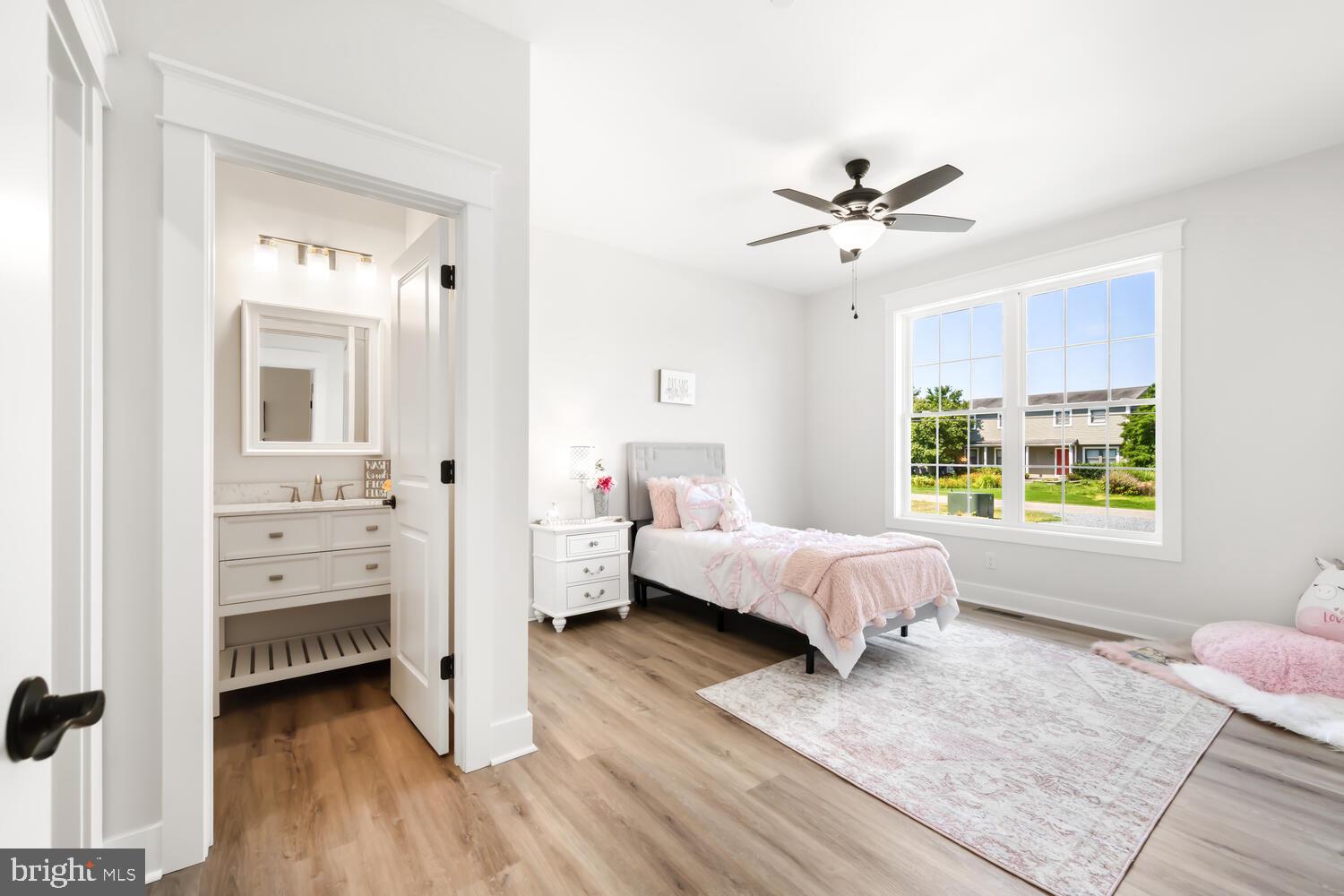 323 Queen Anne Club Dr