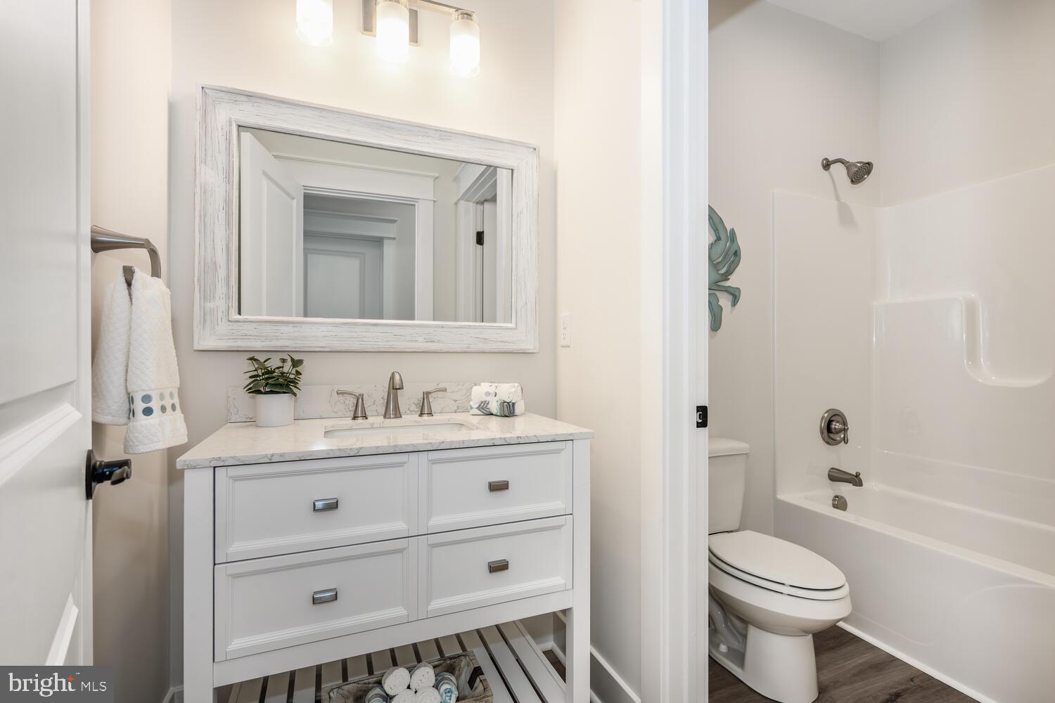 323 Queen Anne Club Dr