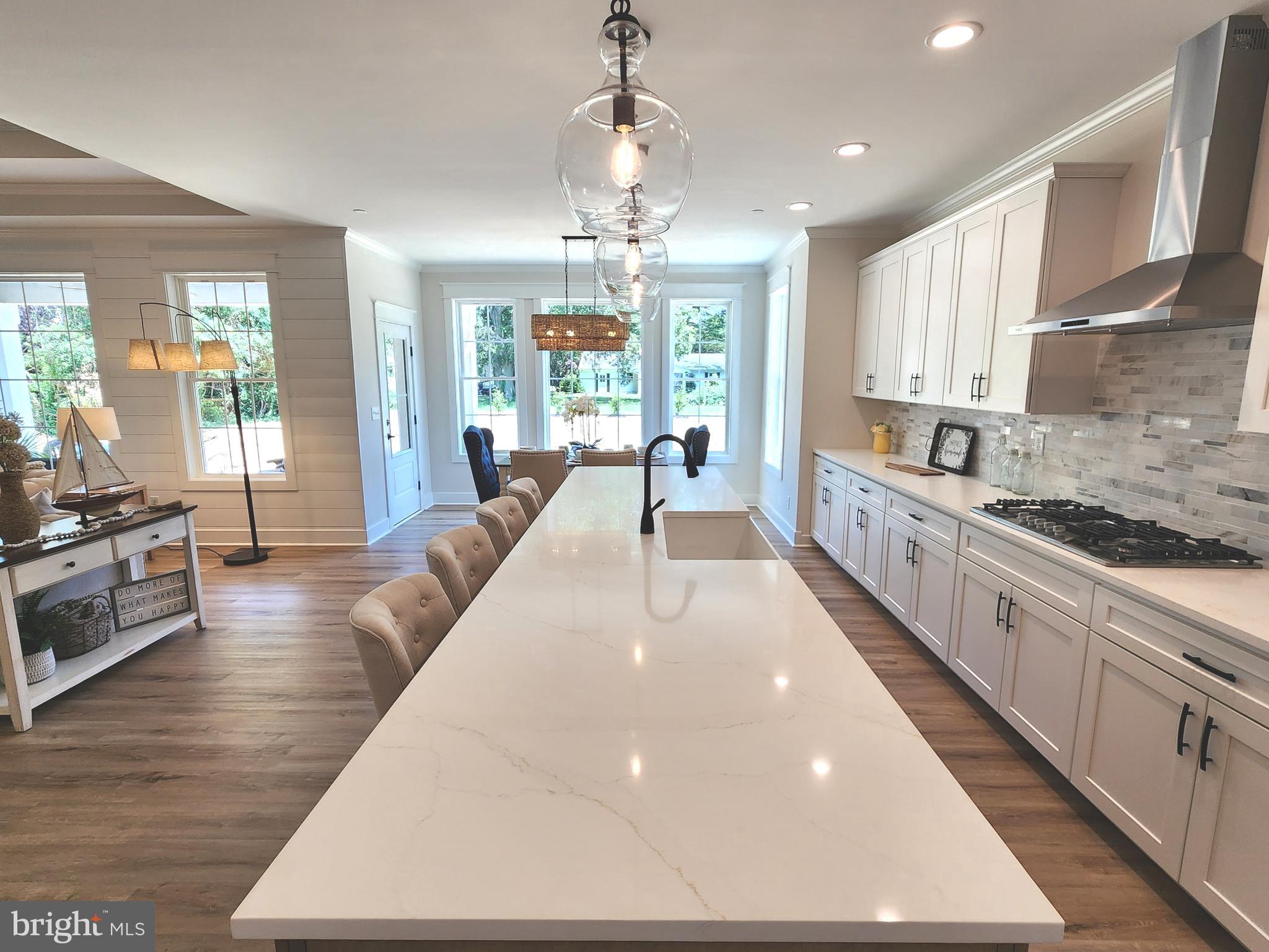 323 Queen Anne Club Dr