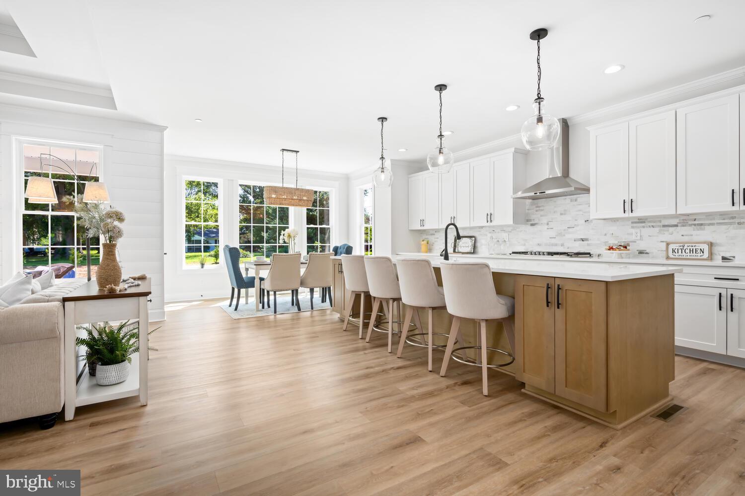323 Queen Anne Club Dr