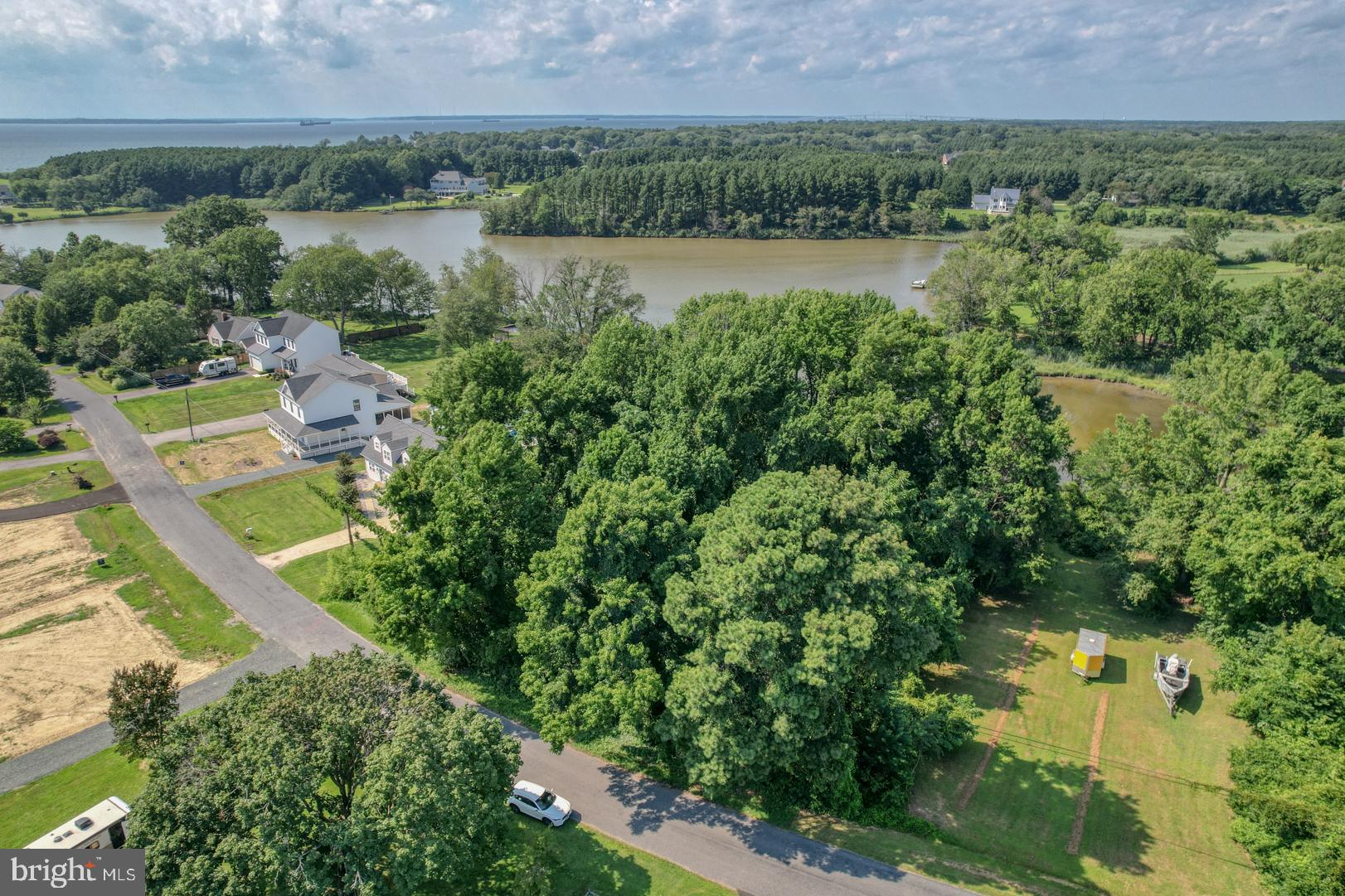 114 N Lake Dr