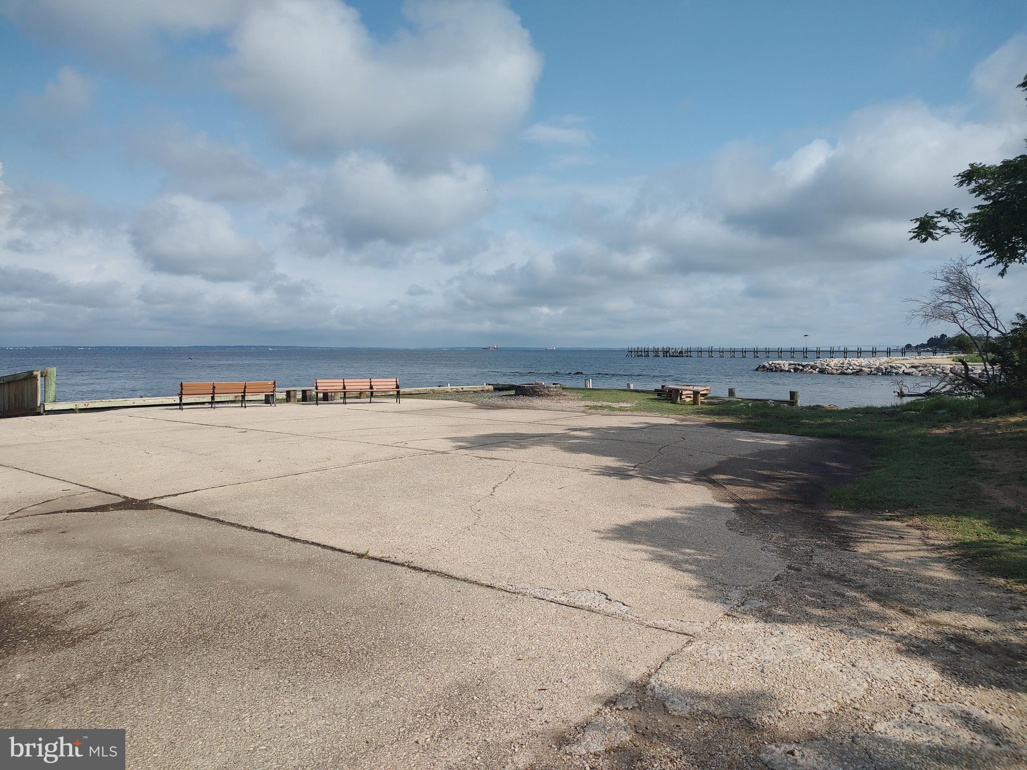 114 N Lake Dr