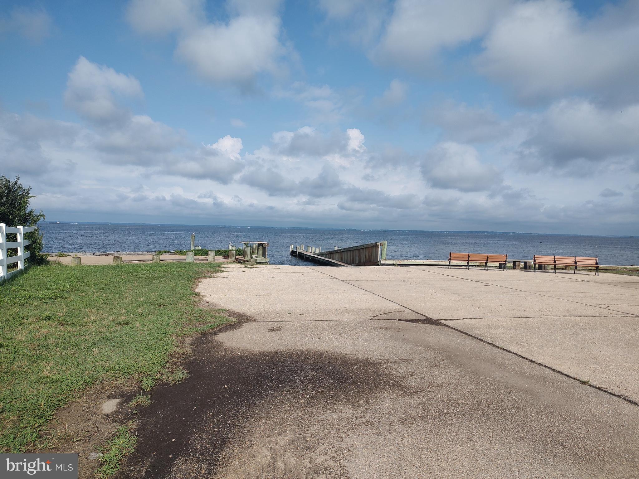 114 N Lake Dr