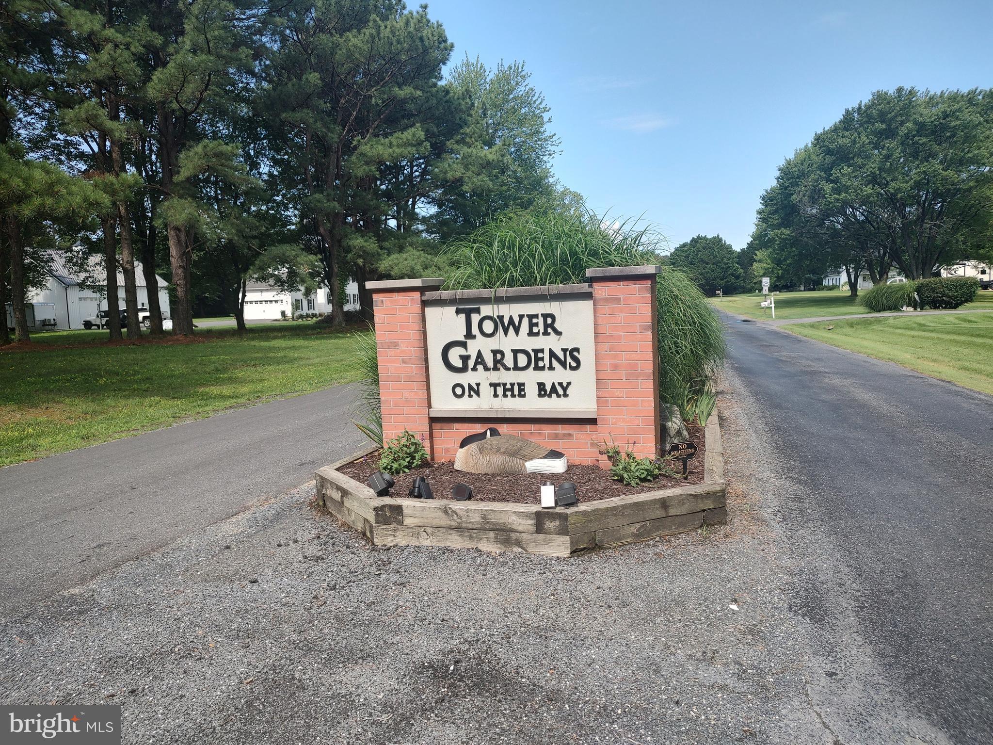 114 N Lake Dr