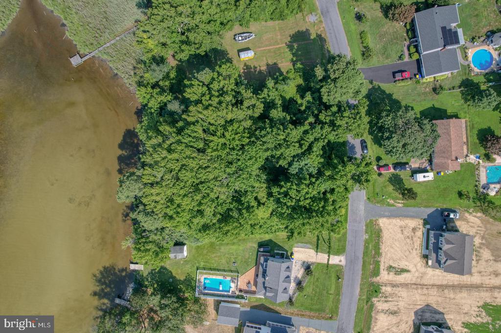 114 N Lake Dr
