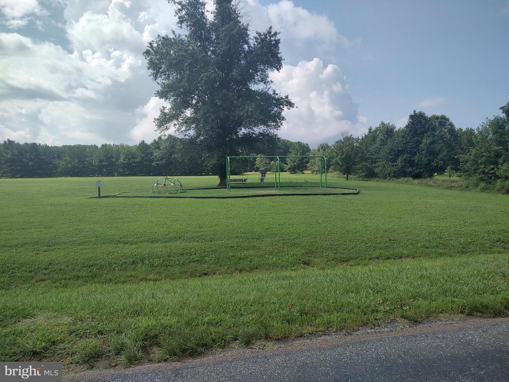 114 N Lake Dr