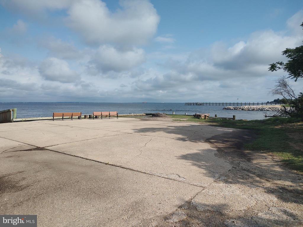 114 N Lake Dr