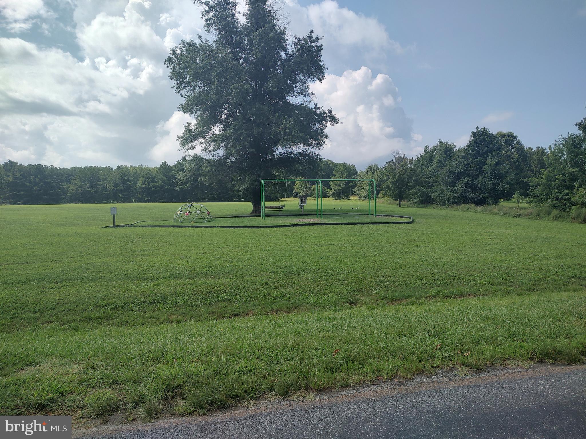 114 N Lake Dr