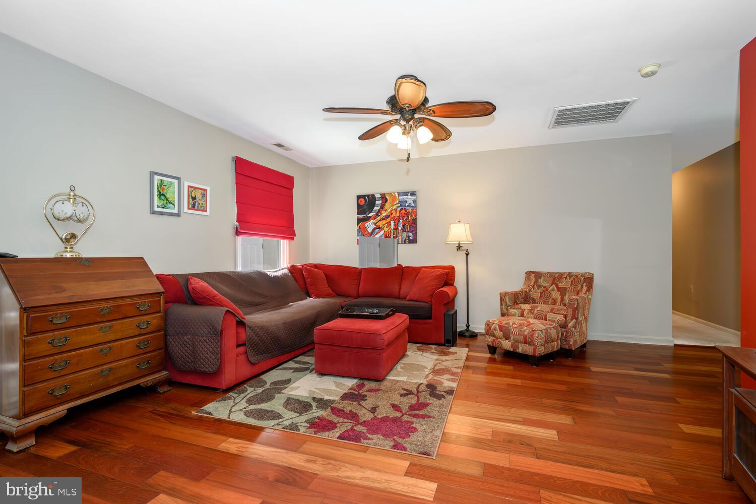 216 OLDE POINT LANE