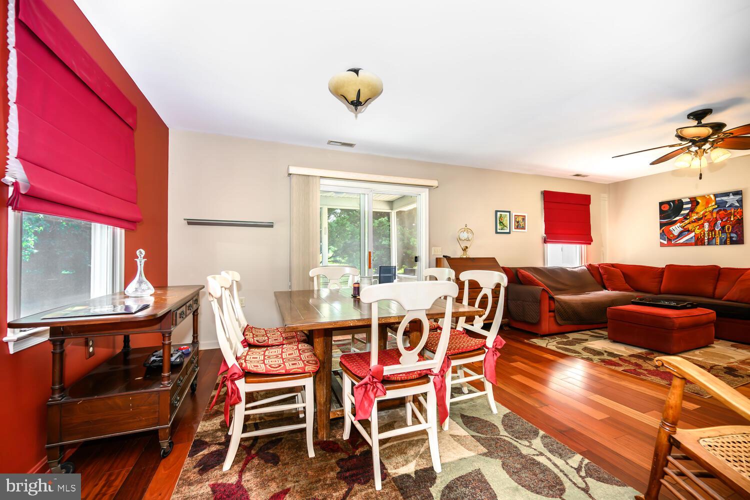 216 OLDE POINT LANE