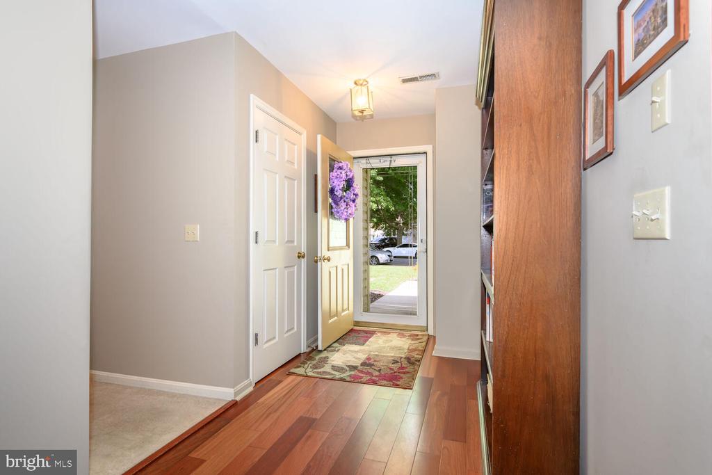 216 OLDE POINT LANE