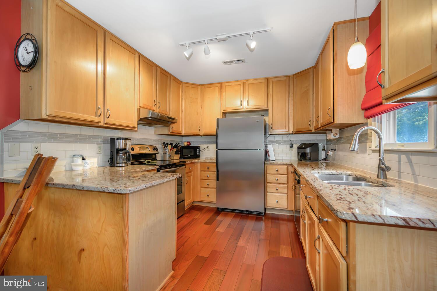 216 OLDE POINT LANE
