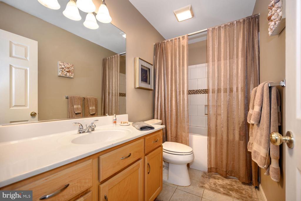 216 OLDE POINT LANE