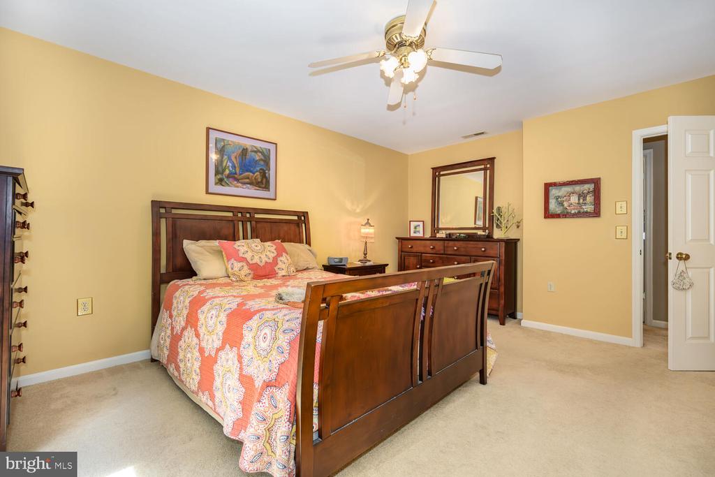 216 OLDE POINT LANE