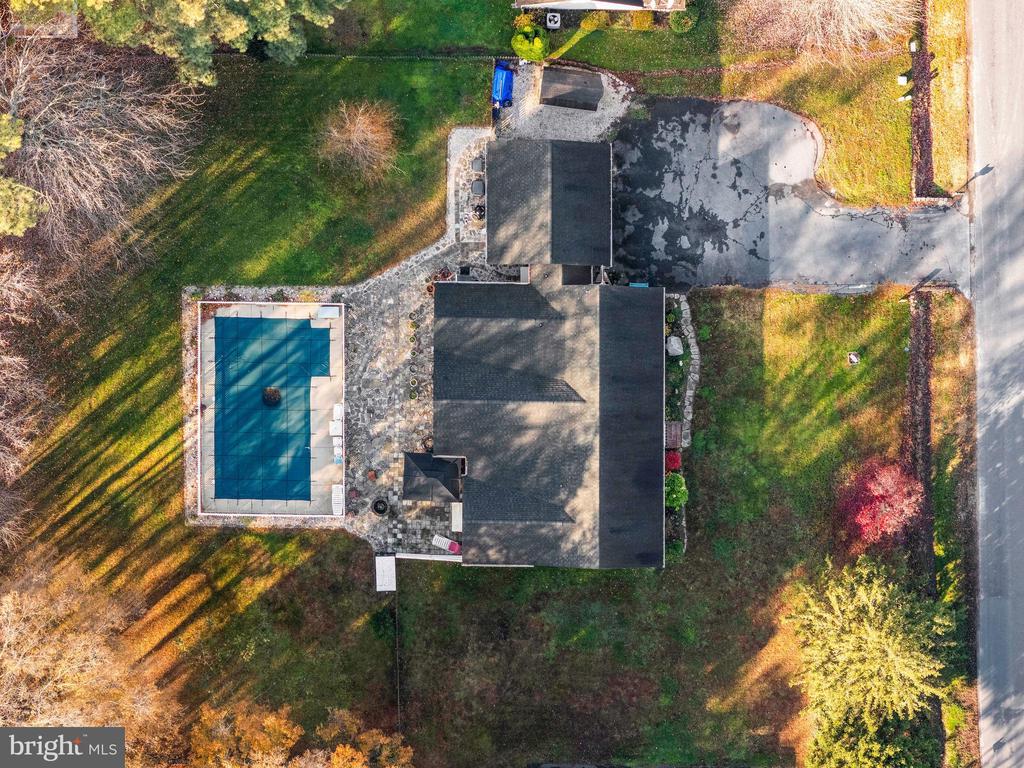 325 LARCH PLACE