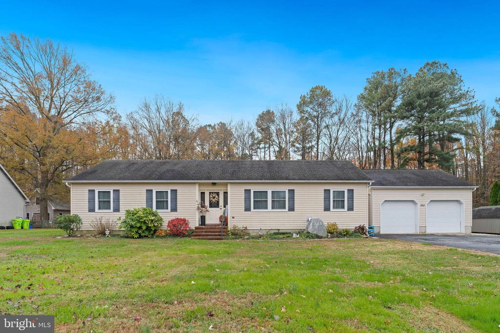 325 LARCH PLACE