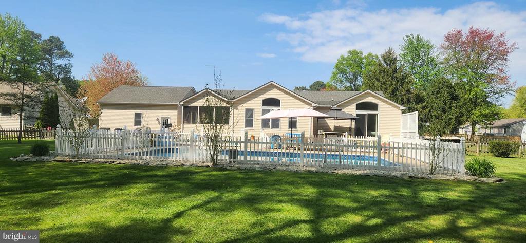 325 LARCH PLACE
