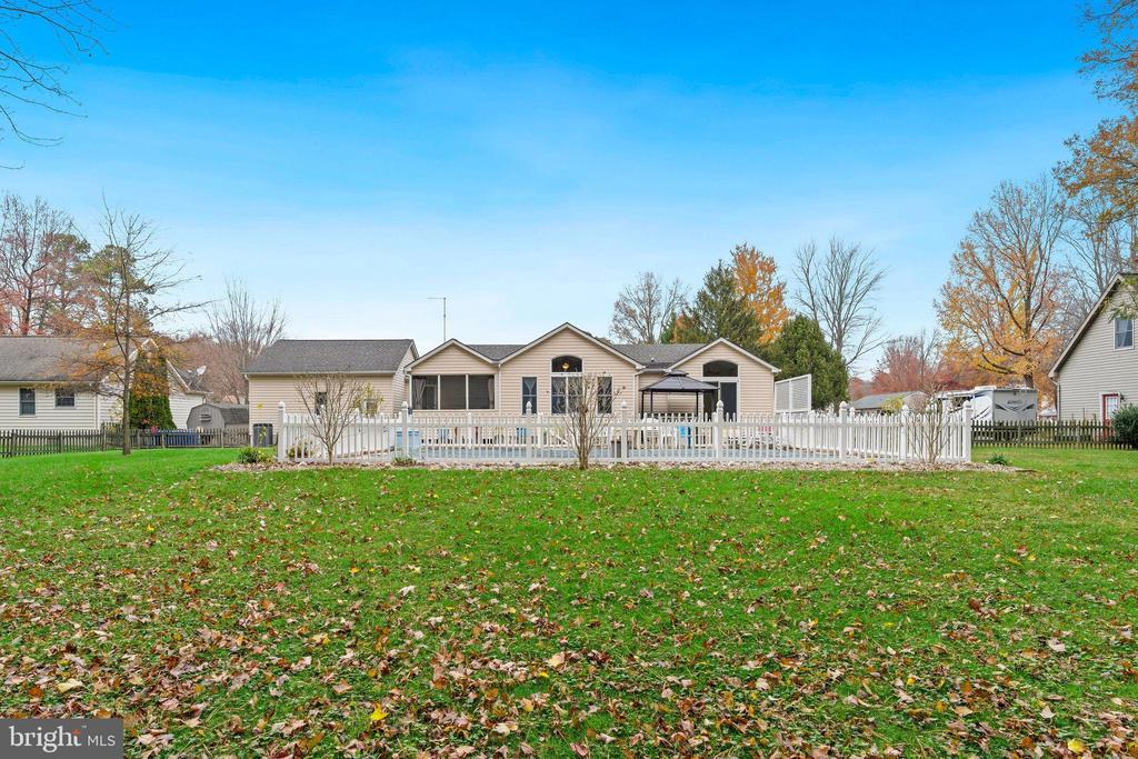 325 LARCH PLACE