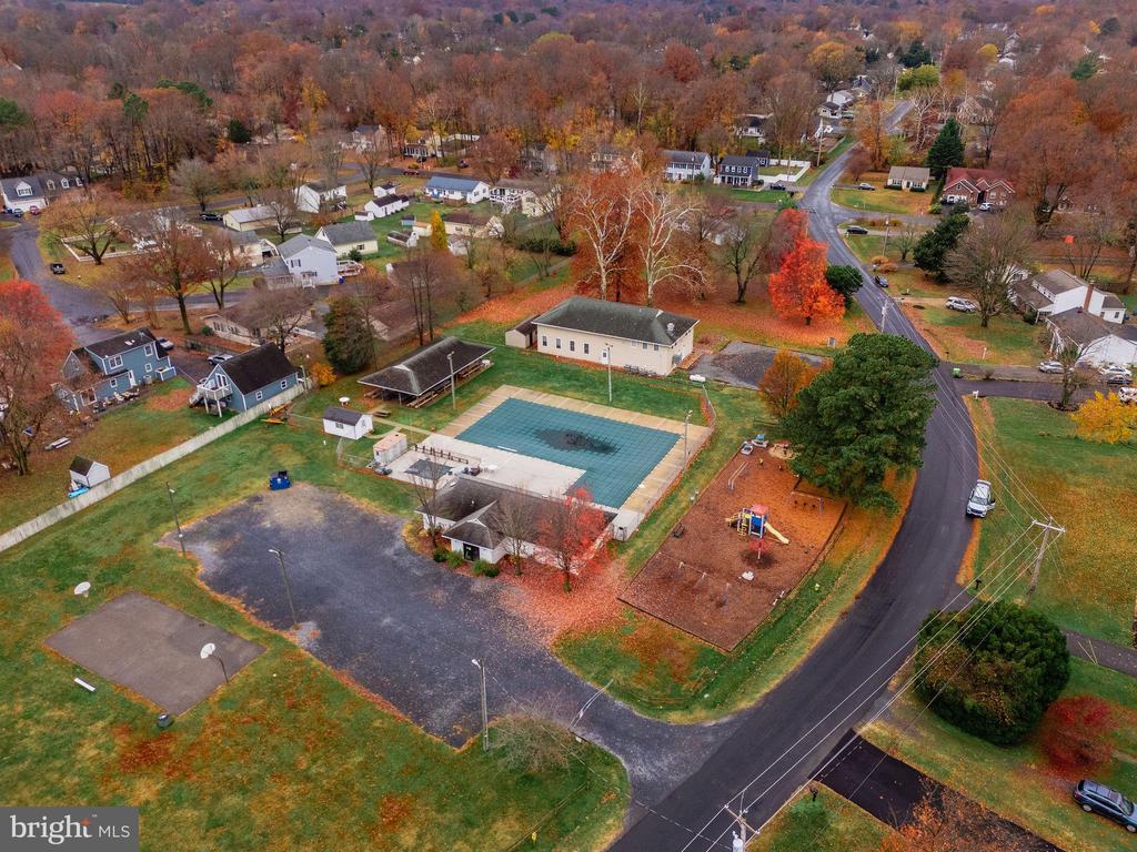325 LARCH PLACE