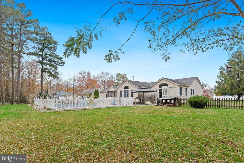 325 LARCH PLACE