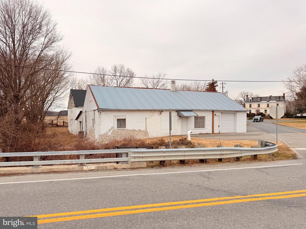 2621 ROBERTS STATION ROAD