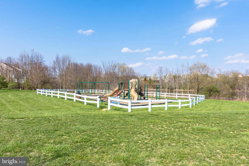 126 MEADOWCROFT DRIVE