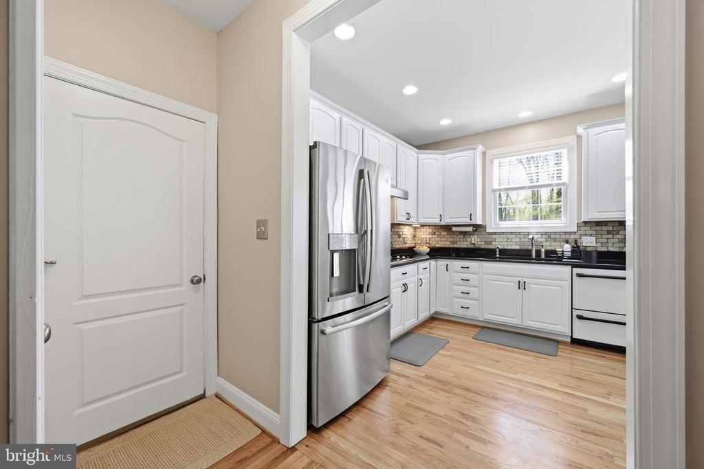 1033 AVALON COURT