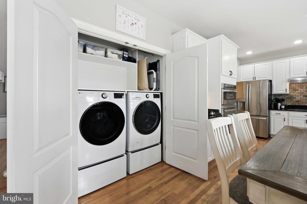 1033 AVALON COURT