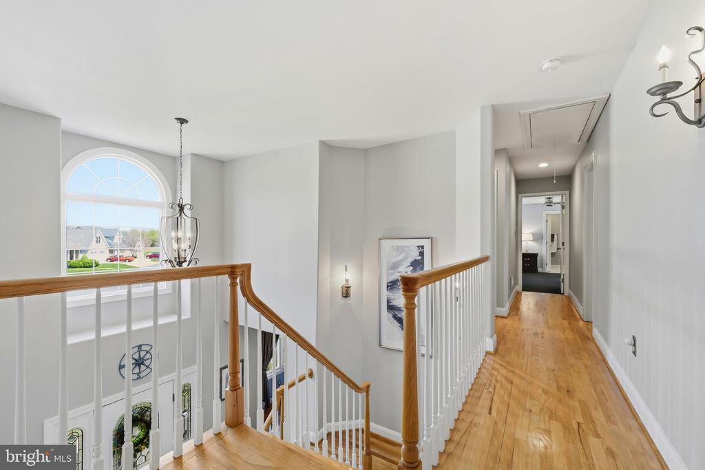 1033 AVALON COURT