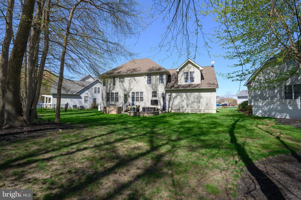 1033 AVALON COURT
