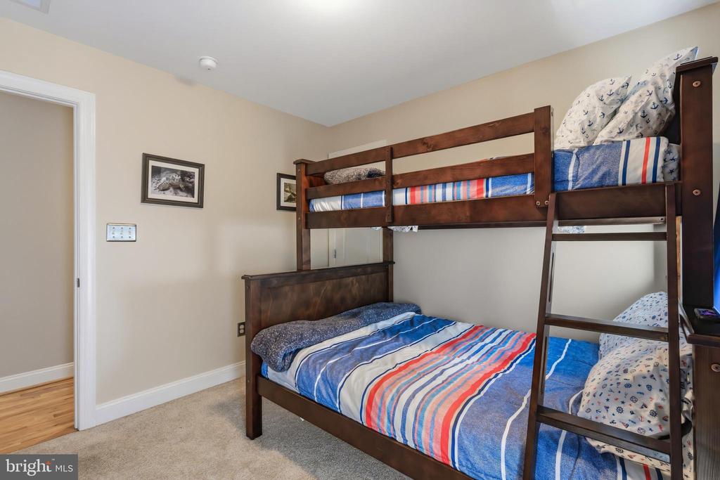 1033 AVALON COURT