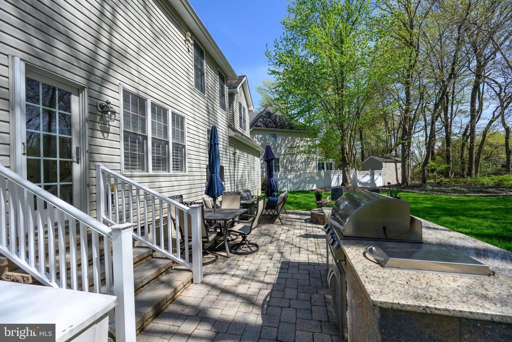 1033 AVALON COURT