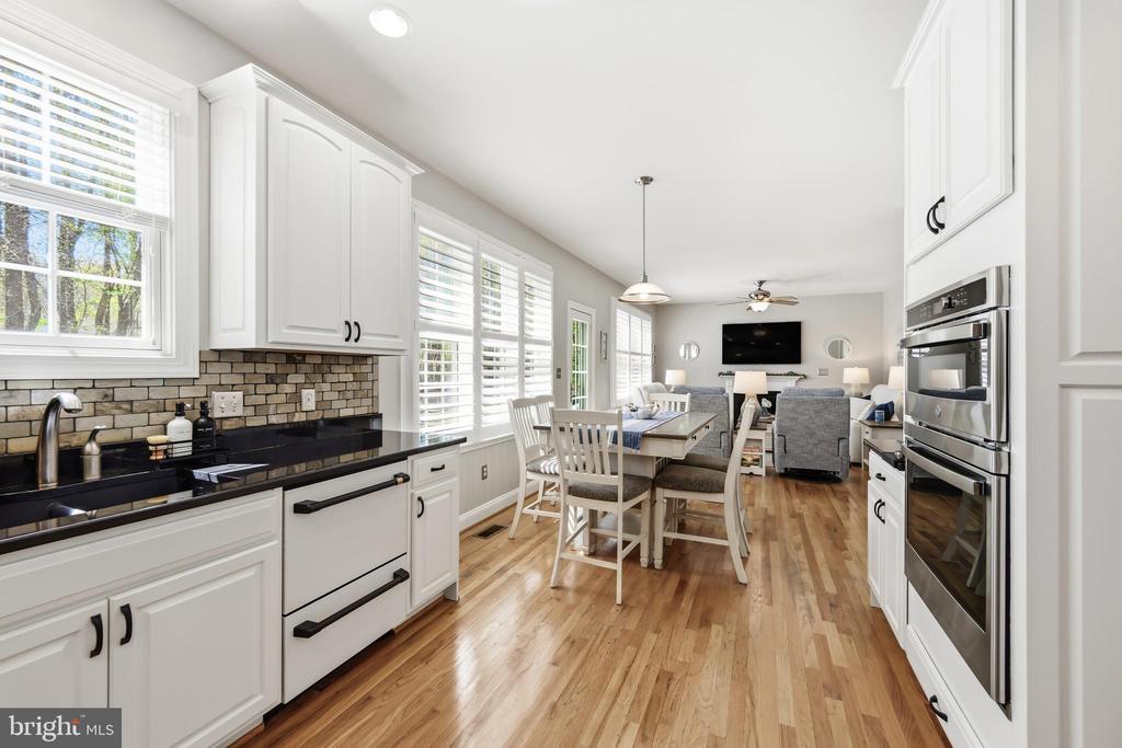 1033 AVALON COURT