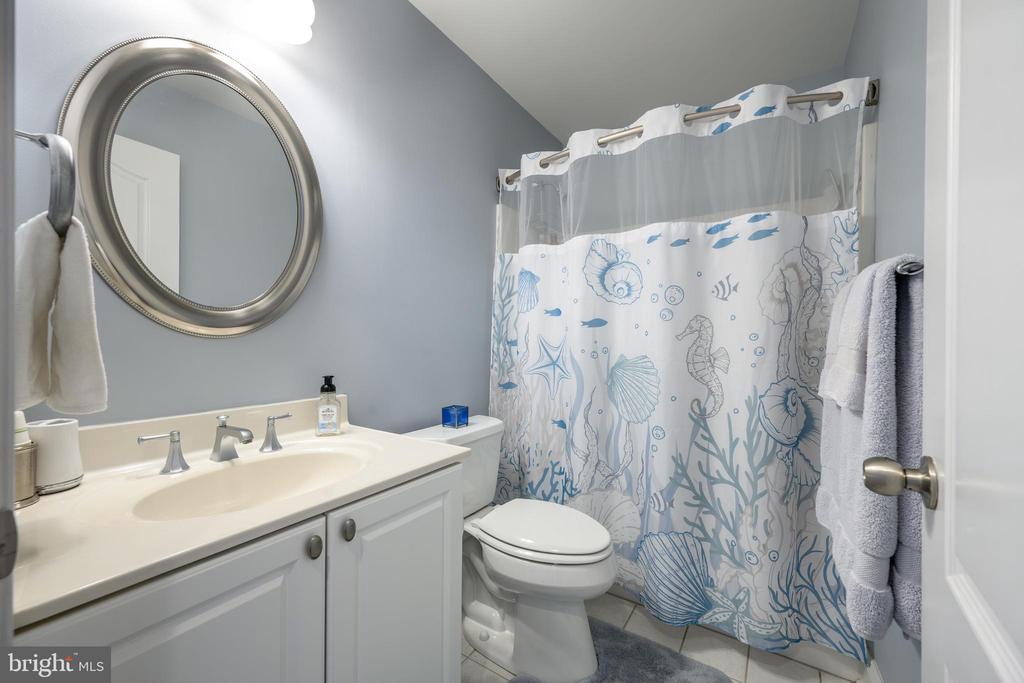 1033 AVALON COURT