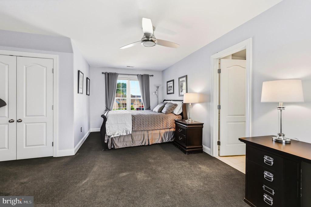 1033 AVALON COURT