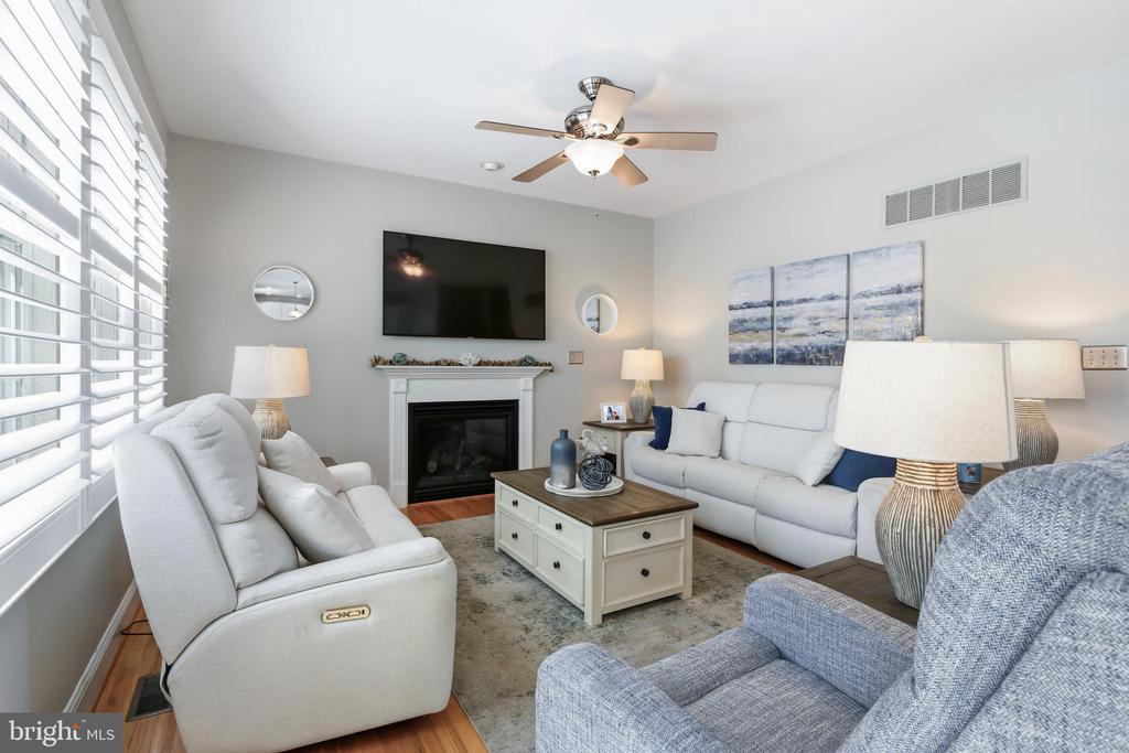 1033 AVALON COURT