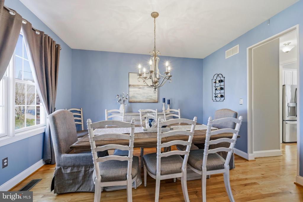 1033 AVALON COURT