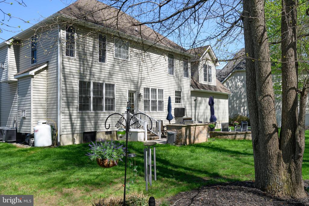 1033 AVALON COURT