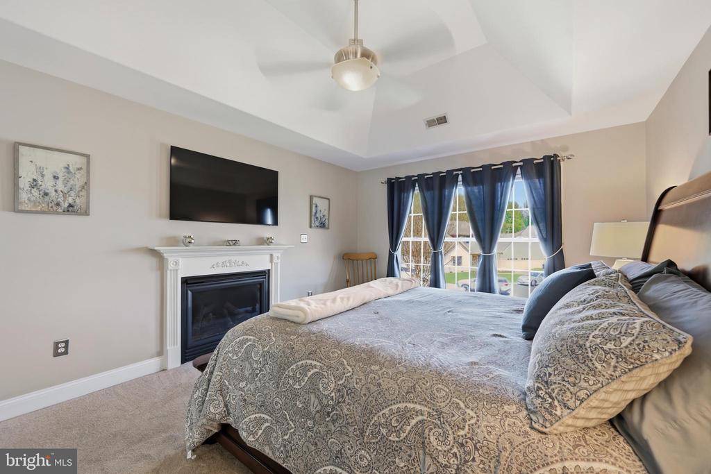 1033 AVALON COURT