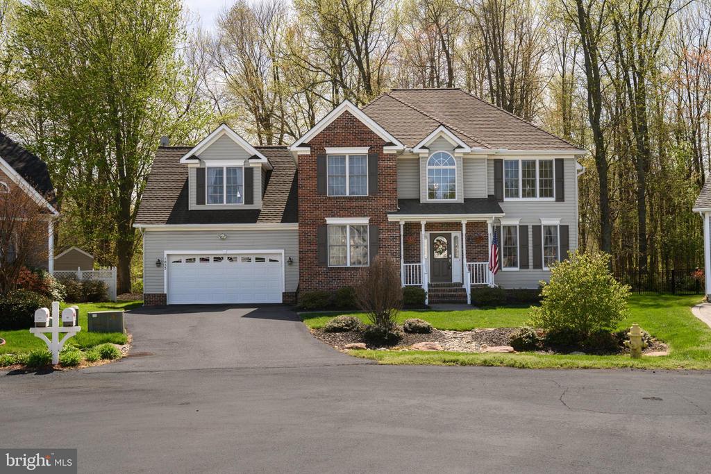 1033 AVALON COURT