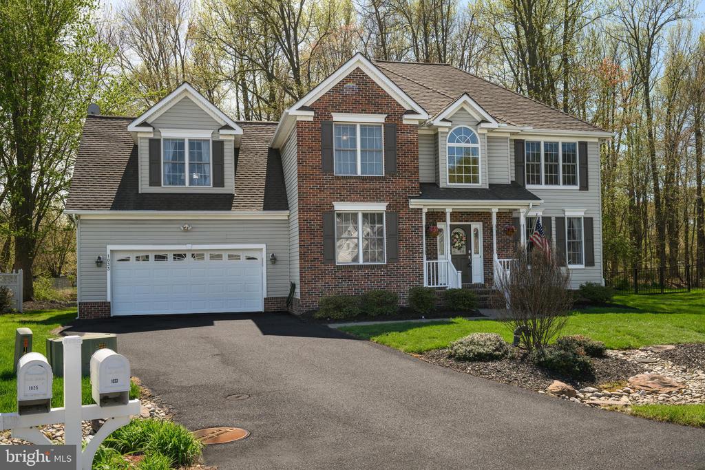 1033 AVALON COURT