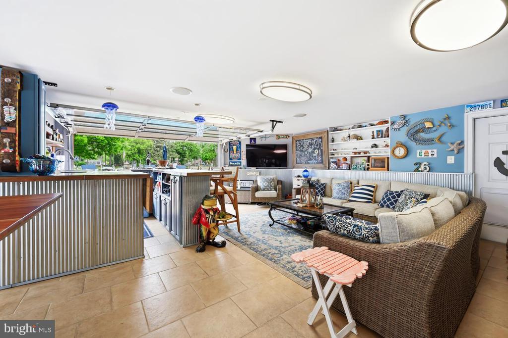 1719 HARBOR DRIVE