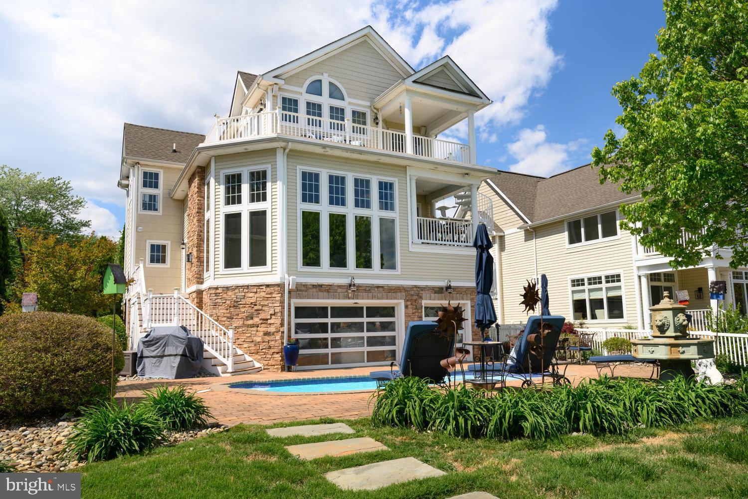 1719 HARBOR DRIVE