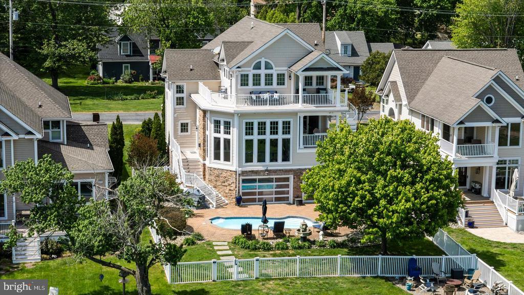 1719 HARBOR DRIVE
