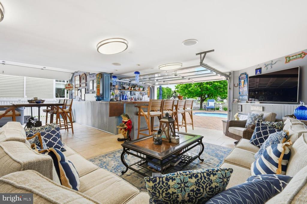 1719 HARBOR DRIVE