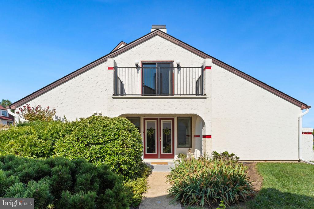 12 QUEEN ANNE WAY Unit: J