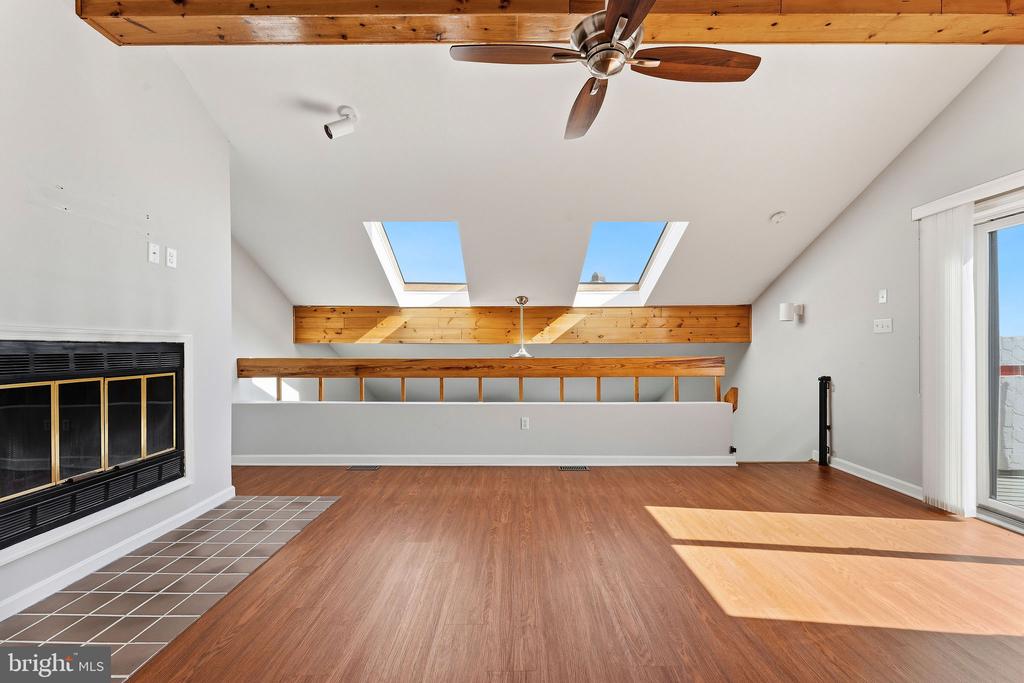 12 QUEEN ANNE WAY Unit: J